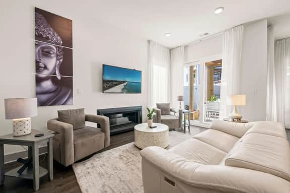Luxe 1st floor Condo: Heated Pool, Bikes - Image 5
